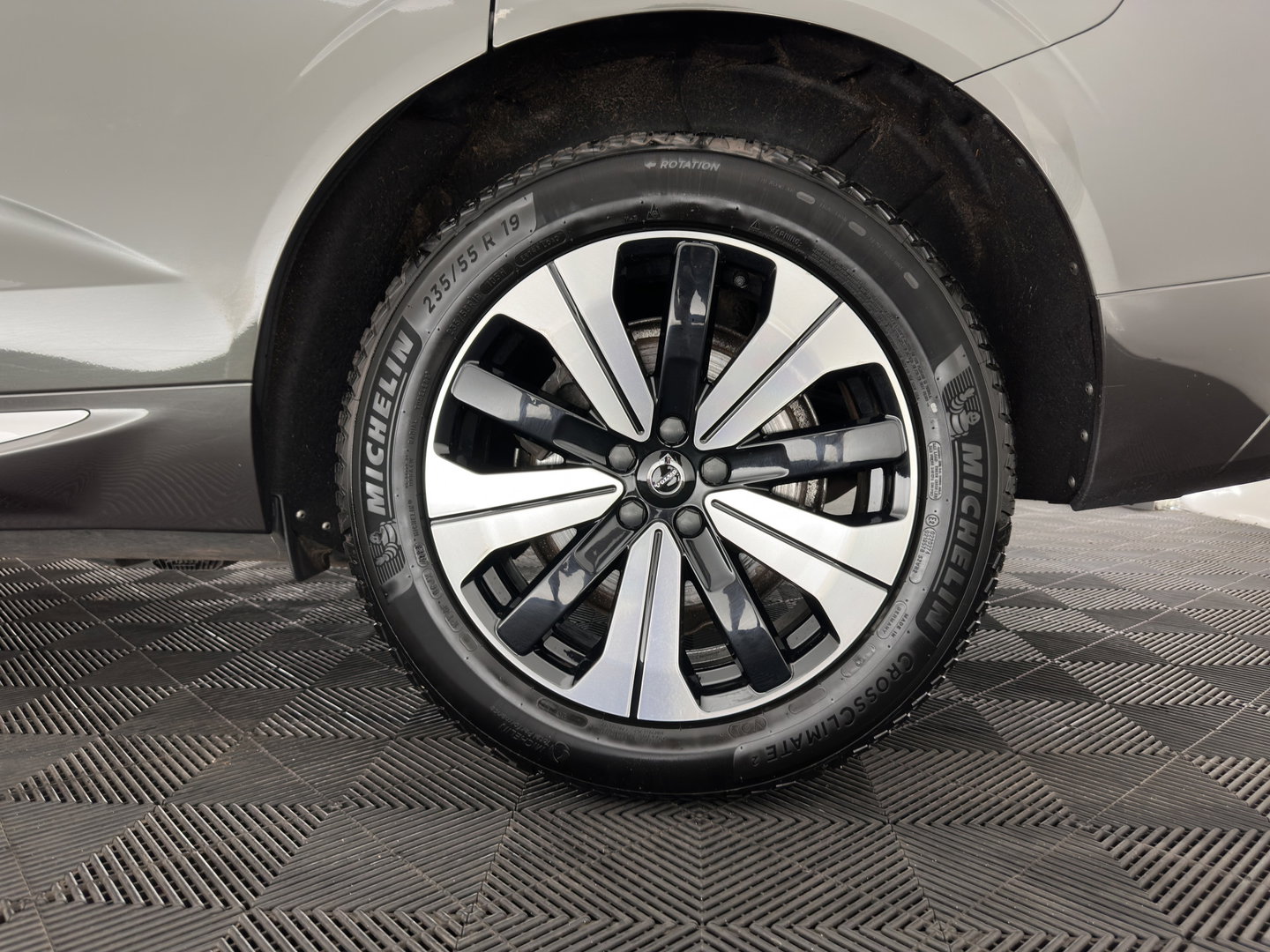 Volvo XC60 2.0 T8 Plug-in hybrid AWD Inscription (INCL.BTW) *PANO | LEATHER | FULL-LED | MEMORY-PACK | HARMAN/KARDON | CAMERA | HEATED-COMFORTSEATS | DIGI-COCKPIT | NAVI-FULLMAP | PRIVACY-GLASS | ECC | PDC | CRUISE | 19''ALU | TOWBAR*