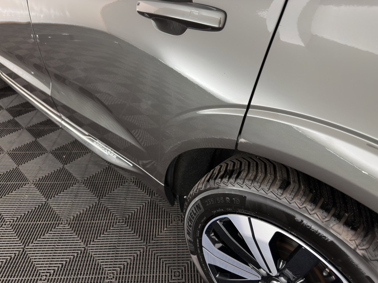Volvo XC60 2.0 T8 Plug-in hybrid AWD Inscription (INCL.BTW) *PANO | LEATHER | FULL-LED | MEMORY-PACK | HARMAN/KARDON | CAMERA | HEATED-COMFORTSEATS | DIGI-COCKPIT | NAVI-FULLMAP | PRIVACY-GLASS | ECC | PDC | CRUISE | 19''ALU | TOWBAR*
