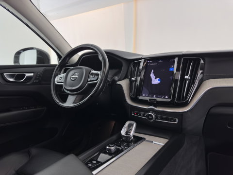 Volvo XC60 2.0 T8 Plug-in hybrid AWD Inscription (INCL.BTW) *PANO | LEATHER | FULL-LED | MEMORY-PACK | HARMAN/KARDON | CAMERA | HEATED-COMFORTSEATS | DIGI-COCKPIT | NAVI-FULLMAP | PRIVACY-GLASS | ECC | PDC | CRUISE | 19''ALU | TOWBAR*