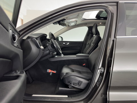 Volvo XC60 2.0 T8 Plug-in hybrid AWD Inscription (INCL.BTW) *PANO | LEATHER | FULL-LED | MEMORY-PACK | HARMAN/KARDON | CAMERA | HEATED-COMFORTSEATS | DIGI-COCKPIT | NAVI-FULLMAP | PRIVACY-GLASS | ECC | PDC | CRUISE | 19''ALU | TOWBAR*
