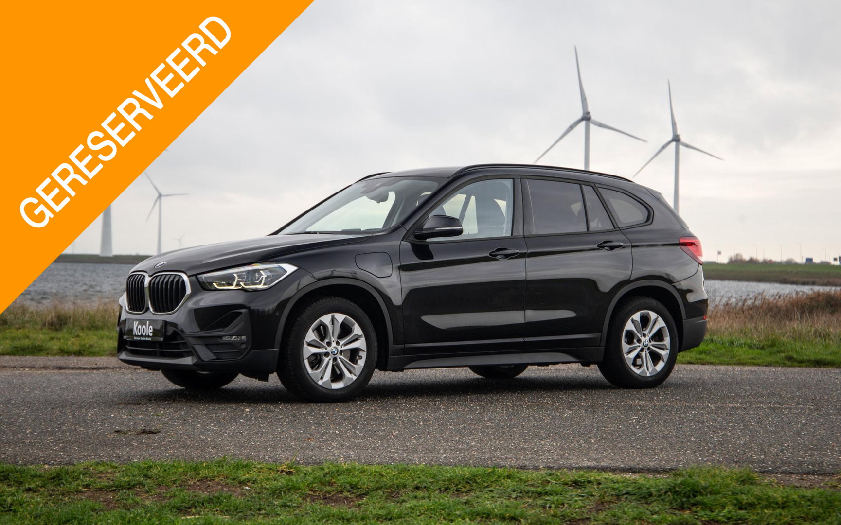 BMW X1 xDrive25e Executive X CAMERA / CARPLAY / HEAD UP DISPLAY / LEDER / LED / CRUISE CONTROLE / STOELVERWARMING
