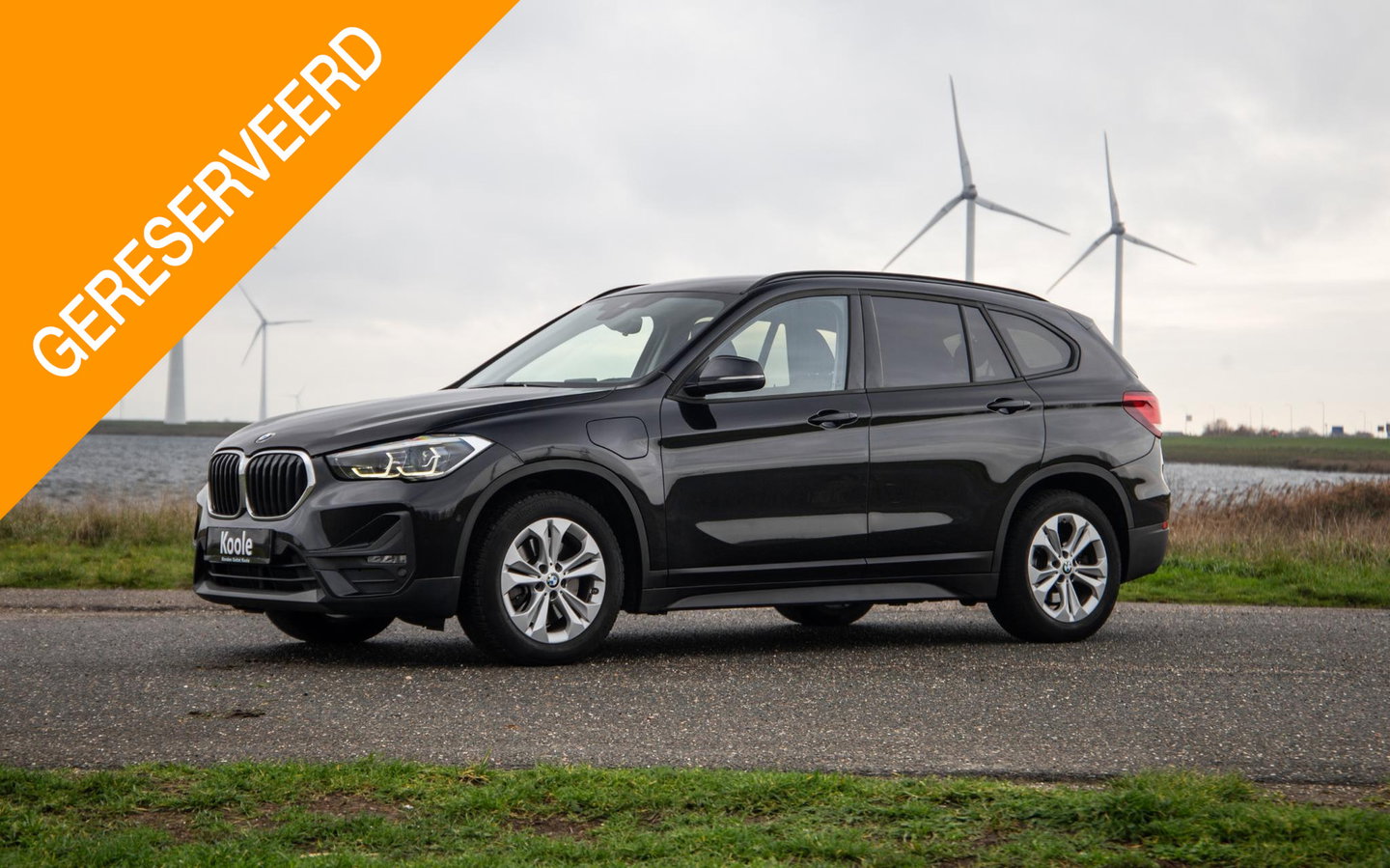 BMW X1 xDrive25e Executive X CAMERA / CARPLAY / HEAD UP DISPLAY / LEDER / LED / CRUISE CONTROLE / STOELVERWARMING