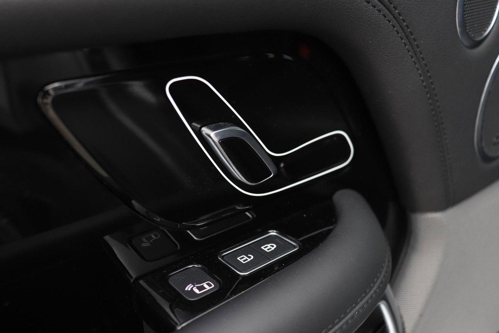 Land Rover Range Rover P400e Westminster | Panoramadak | Luchtvering | Leder | Meridian