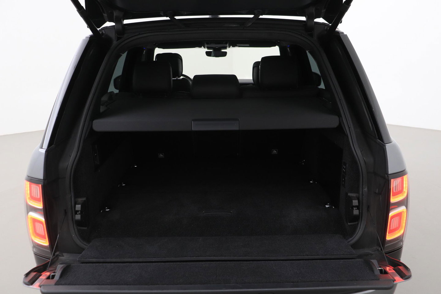 Land Rover Range Rover P400e Westminster | Panoramadak | Luchtvering | Leder | Meridian