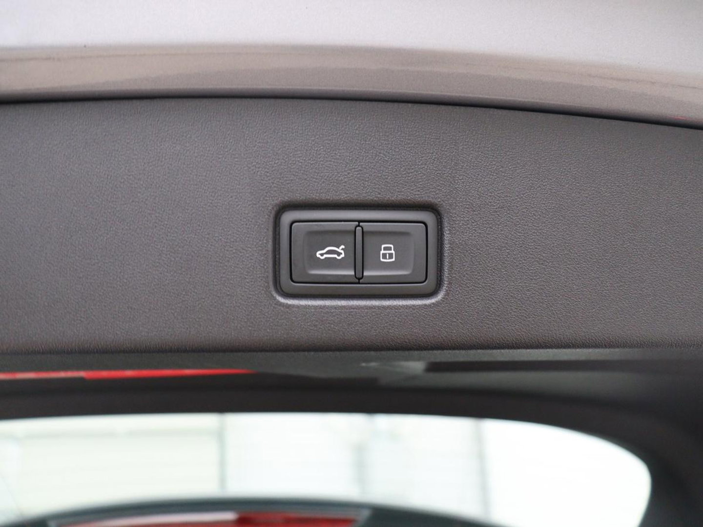 Audi Q4 e-Tron 40 77KWH 150 KW S-Line | SOH 96,3% | Half leder | Adaptive cruise | Stoelverwarming | Drive select | Navigatie | Carplay | Sfeerverlichting | Camera | Park assist | Elektrische achterklep