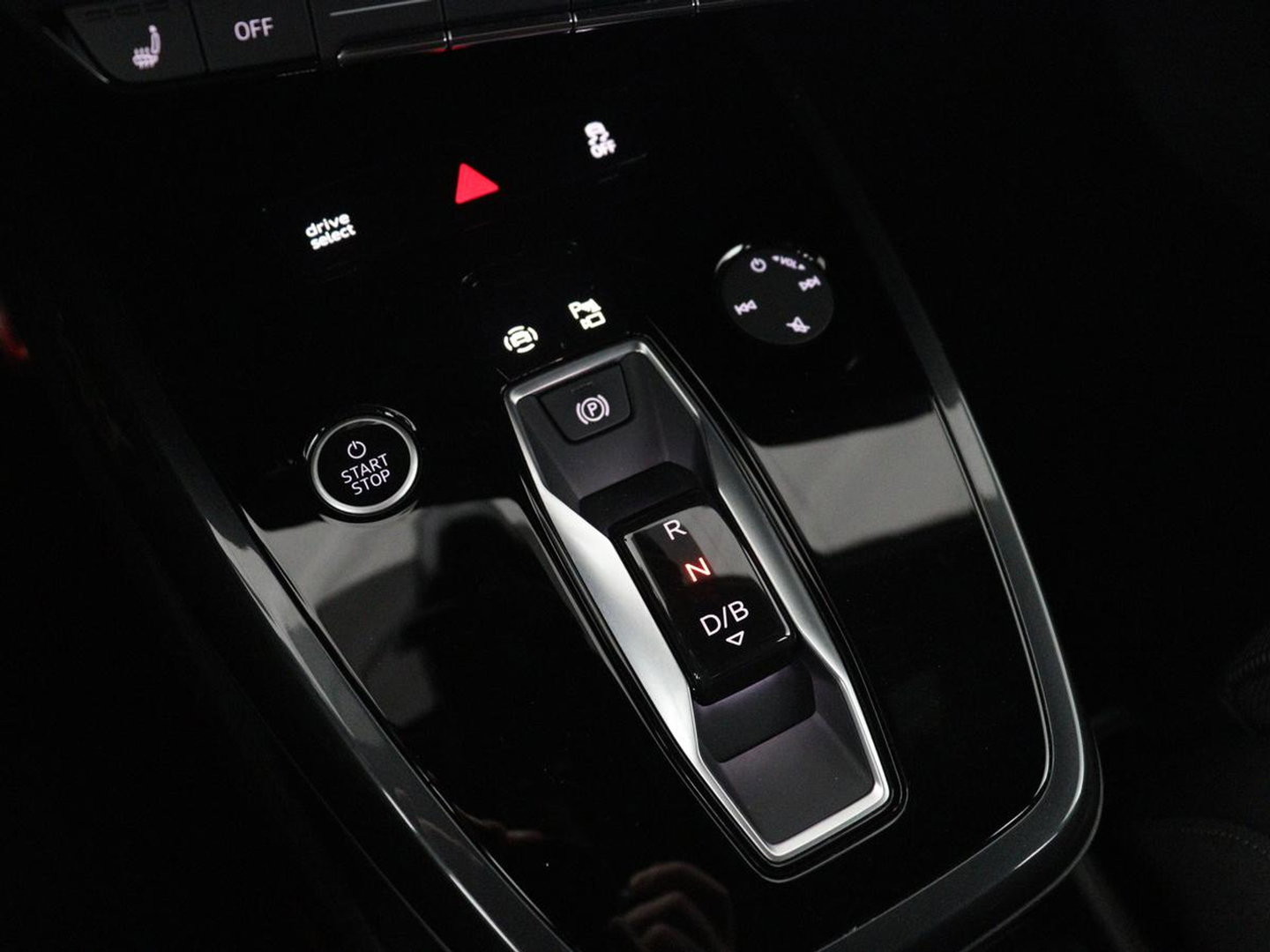 Audi Q4 e-Tron 40 77KWH 150 KW S-Line | SOH 96,3% | Half leder | Adaptive cruise | Stoelverwarming | Drive select | Navigatie | Carplay | Sfeerverlichting | Camera | Park assist | Elektrische achterklep
