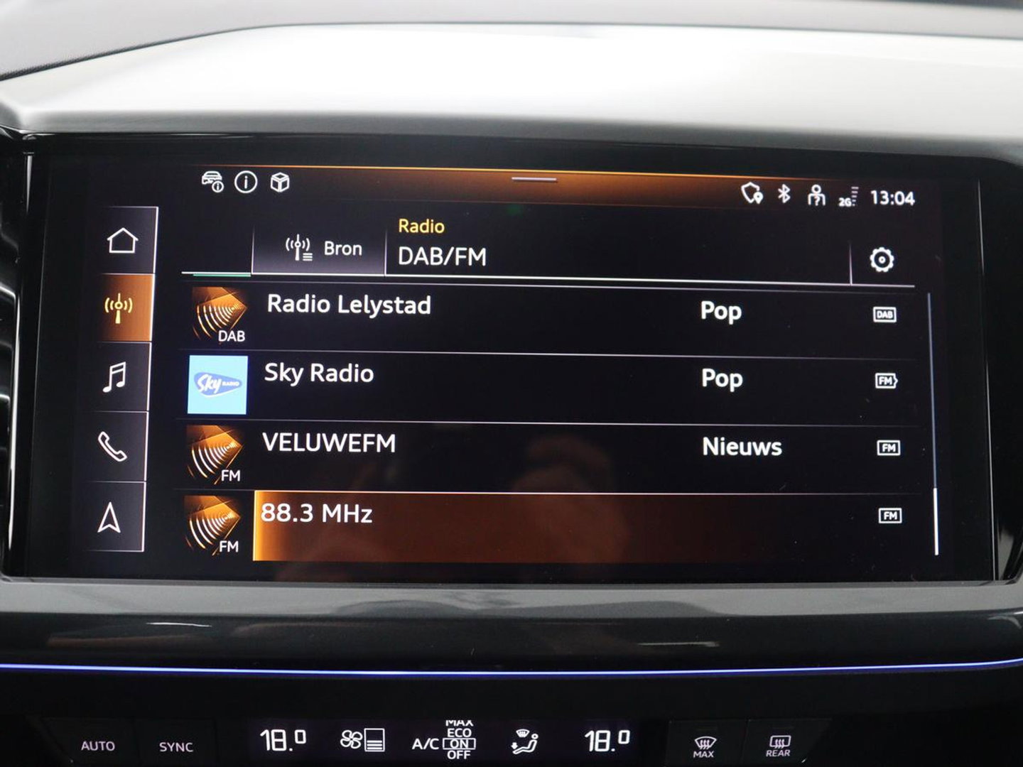 Audi Q4 e-Tron 40 77KWH 150 KW S-Line | SOH 96,3% | Half leder | Adaptive cruise | Stoelverwarming | Drive select | Navigatie | Carplay | Sfeerverlichting | Camera | Park assist | Elektrische achterklep