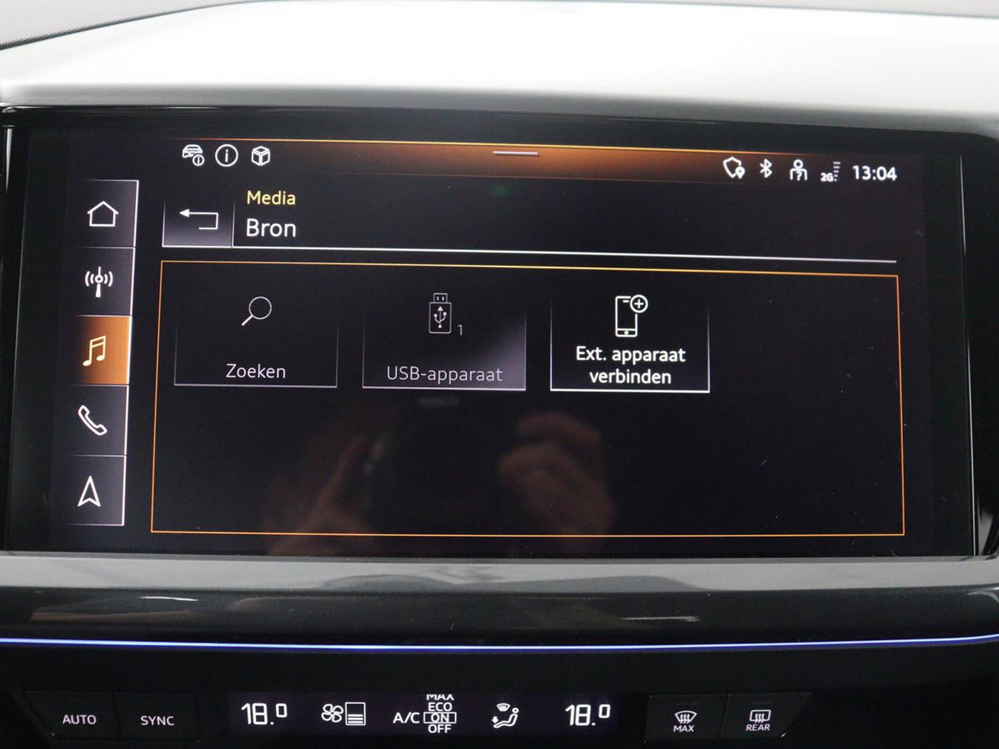 Audi Q4 e-Tron 40 77KWH 150 KW S-Line | SOH 96,3% | Half leder | Adaptive cruise | Stoelverwarming | Drive select | Navigatie | Carplay | Sfeerverlichting | Camera | Park assist | Elektrische achterklep