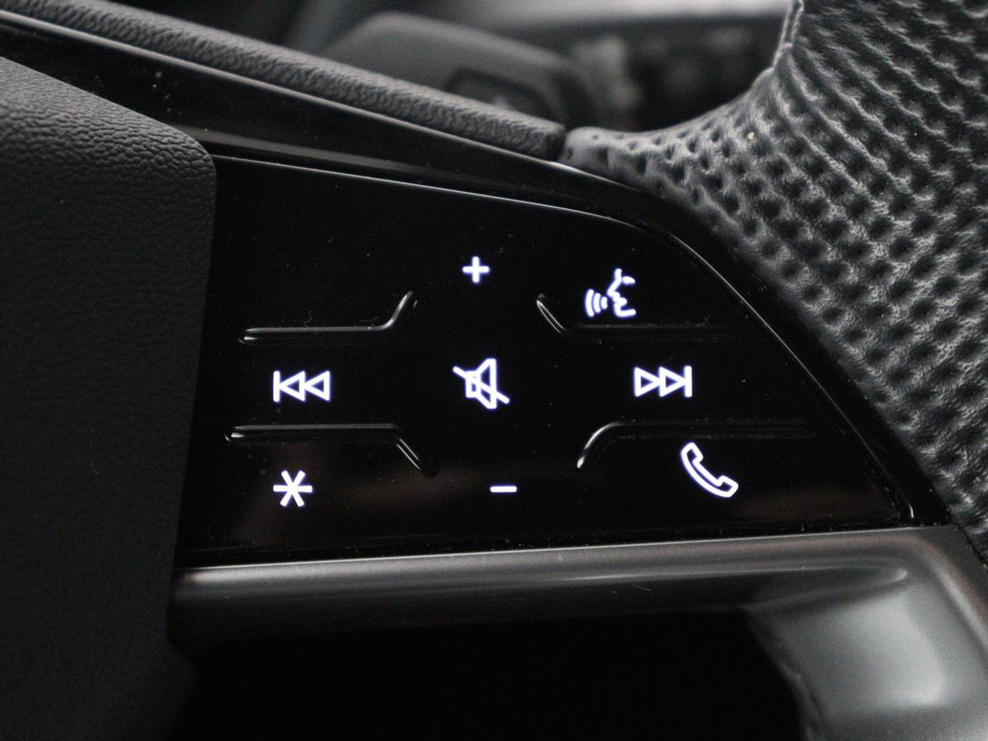Audi Q4 e-Tron 40 77KWH 150 KW S-Line | SOH 96,3% | Half leder | Adaptive cruise | Stoelverwarming | Drive select | Navigatie | Carplay | Sfeerverlichting | Camera | Park assist | Elektrische achterklep