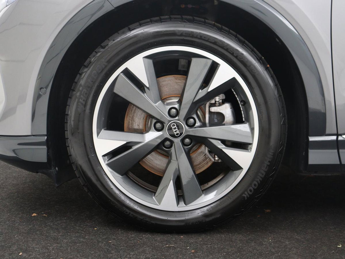 Audi Q4 e-Tron 40 77KWH 150 KW S-Line | SOH 96,3% | Half leder | Adaptive cruise | Stoelverwarming | Drive select | Navigatie | Carplay | Sfeerverlichting | Camera | Park assist | Elektrische achterklep