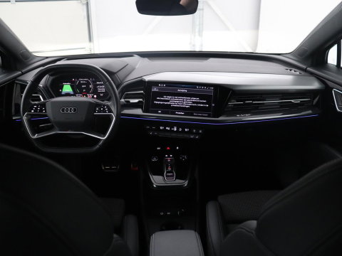 Audi Q4 e-Tron 40 77KWH 150 KW S-Line | SOH 96,3% | Half leder | Adaptive cruise | Stoelverwarming | Drive select | Navigatie | Carplay | Sfeerverlichting | Camera | Park assist | Elektrische achterklep