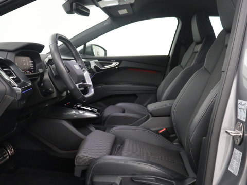 Audi Q4 e-Tron 40 77KWH 150 KW S-Line | SOH 96,3% | Half leder | Adaptive cruise | Stoelverwarming | Drive select | Navigatie | Carplay | Sfeerverlichting | Camera | Park assist | Elektrische achterklep