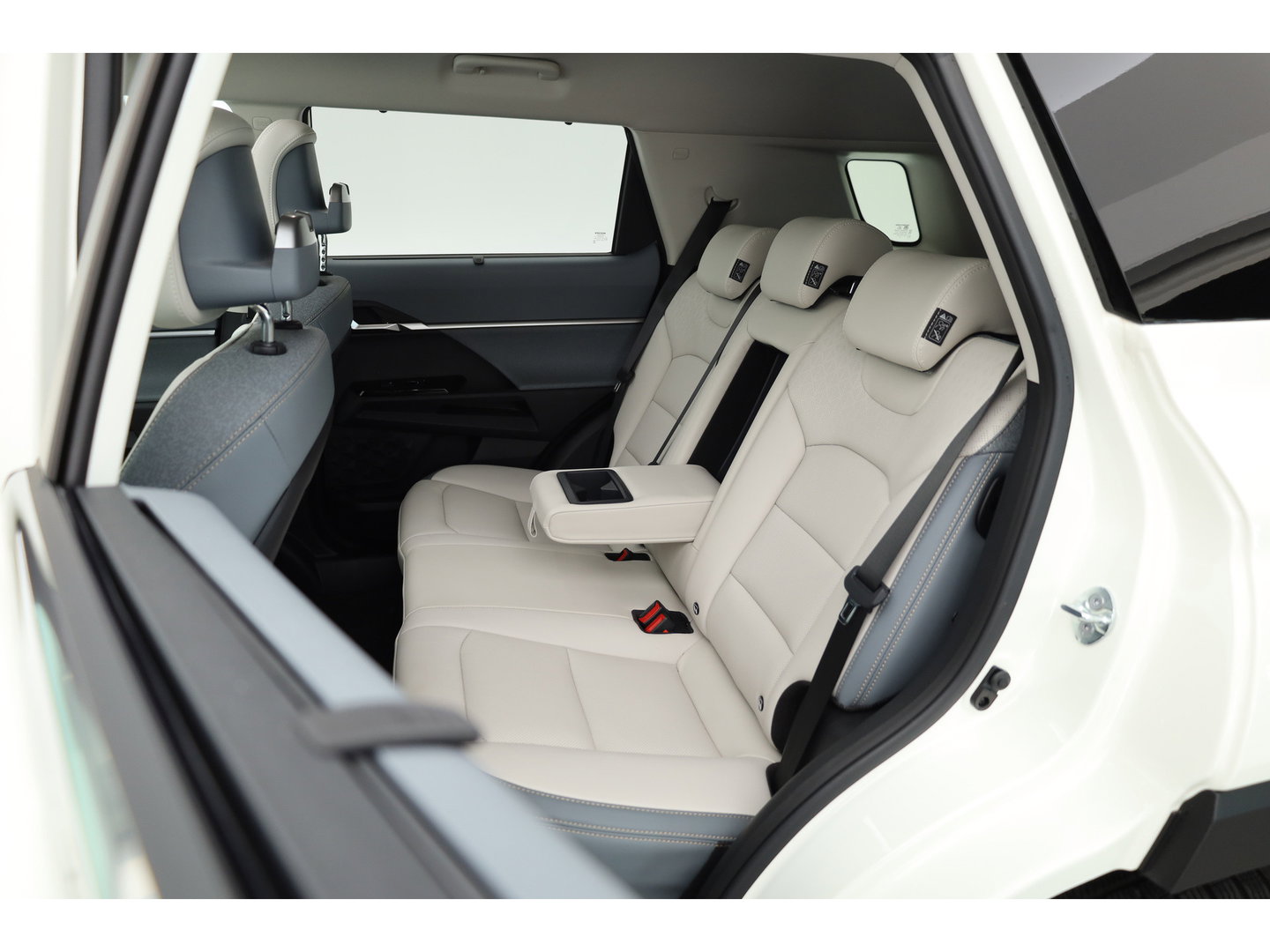 KGM Torres EVX Titanium 73.4 kWh | Pano | Navi | Keyless | 360cam | Stoel-Stuurverw. | Stoelvent. | Dodehoek. |