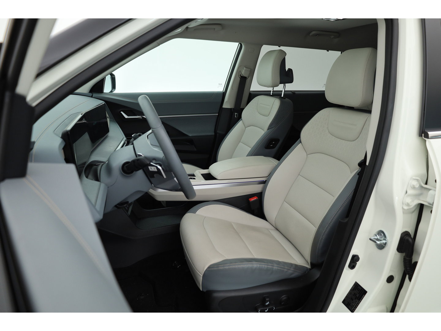 KGM Torres EVX Titanium 73.4 kWh | Pano | Navi | Keyless | 360cam | Stoel-Stuurverw. | Stoelvent. | Dodehoek. |