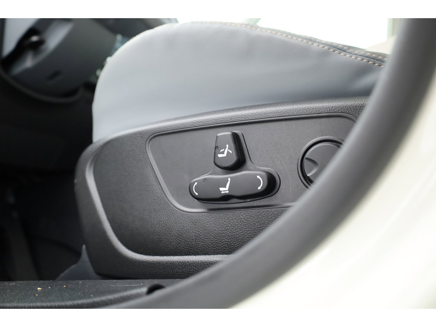 KGM Torres EVX Titanium 73.4 kWh | Pano | Navi | Keyless | 360cam | Stoel-Stuurverw. | Stoelvent. | Dodehoek. |