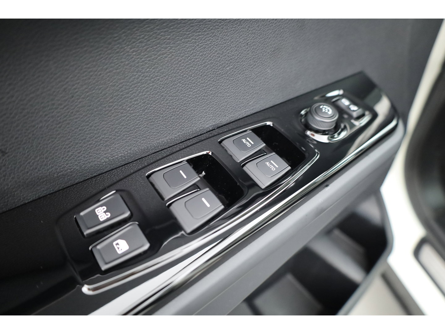 KGM Torres EVX Titanium 73.4 kWh | Pano | Navi | Keyless | 360cam | Stoel-Stuurverw. | Stoelvent. | Dodehoek. |