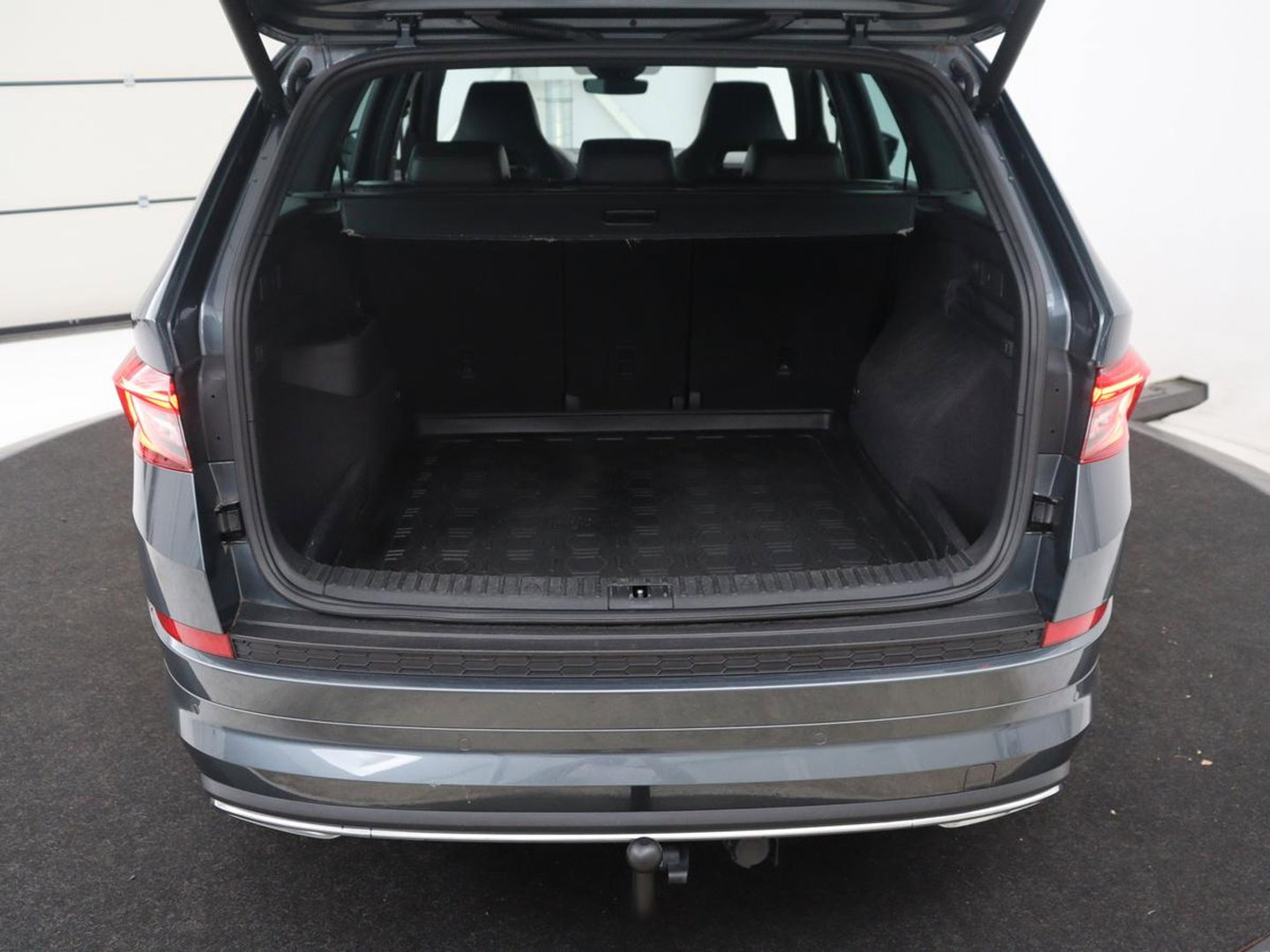 Škoda Kodiaq 1.5 TSI Sportline Business | Leder/alcantara | Memory | Cruise control | Stuur/stoel verwarming | Canton Sound | Carplay | Carplay | Camera | Park assist | Trekhaak | Elektrische achterklep