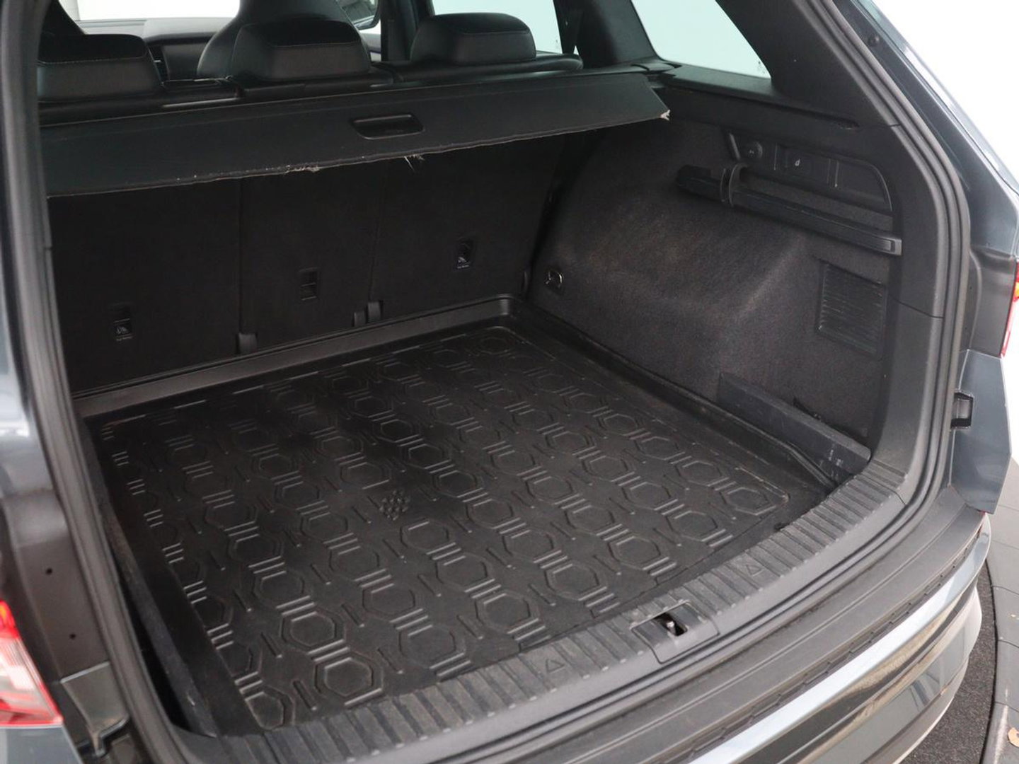 Škoda Kodiaq 1.5 TSI Sportline Business | Leder/alcantara | Memory | Cruise control | Stuur/stoel verwarming | Canton Sound | Carplay | Carplay | Camera | Park assist | Trekhaak | Elektrische achterklep