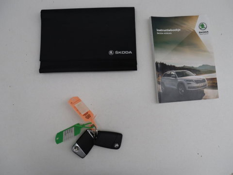 Škoda Kodiaq 1.5 TSI Sportline Business | Leder/alcantara | Memory | Cruise control | Stuur/stoel verwarming | Canton Sound | Carplay | Carplay | Camera | Park assist | Trekhaak | Elektrische achterklep