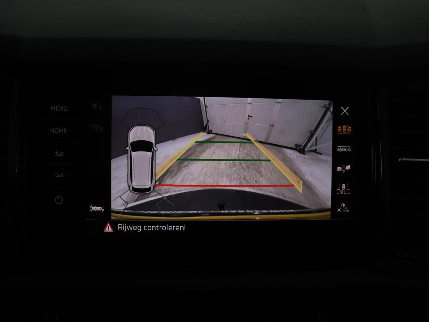 Škoda Kodiaq 1.5 TSI Sportline Business | Leder/alcantara | Memory | Cruise control | Stuur/stoel verwarming | Canton Sound | Carplay | Carplay | Camera | Park assist | Trekhaak | Elektrische achterklep
