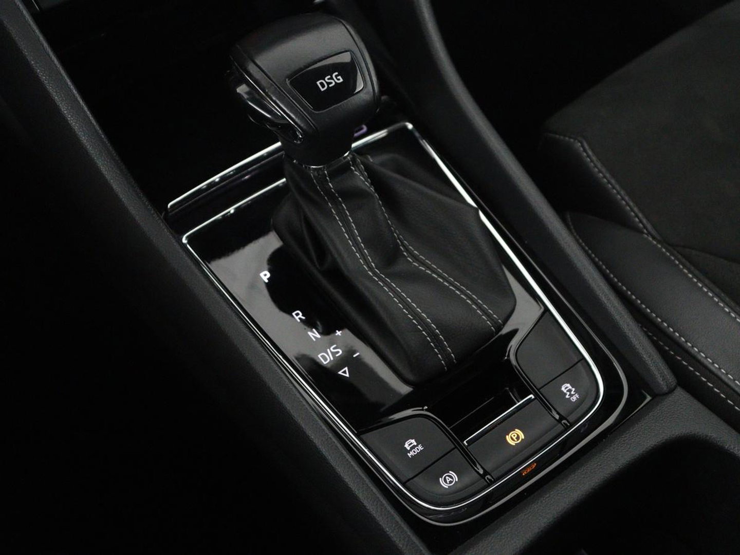 Škoda Kodiaq 1.5 TSI Sportline Business | Leder/alcantara | Memory | Cruise control | Stuur/stoel verwarming | Canton Sound | Carplay | Carplay | Camera | Park assist | Trekhaak | Elektrische achterklep