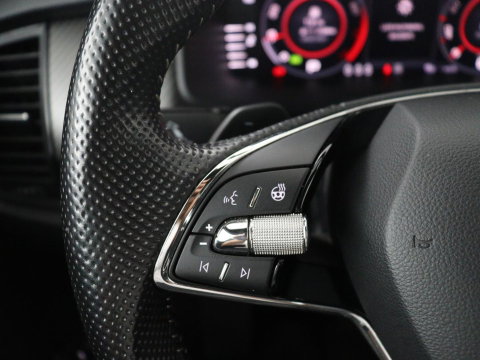 Škoda Kodiaq 1.5 TSI Sportline Business | Leder/alcantara | Memory | Cruise control | Stuur/stoel verwarming | Canton Sound | Carplay | Carplay | Camera | Park assist | Trekhaak | Elektrische achterklep