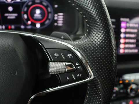 Škoda Kodiaq 1.5 TSI Sportline Business | Leder/alcantara | Memory | Cruise control | Stuur/stoel verwarming | Canton Sound | Carplay | Carplay | Camera | Park assist | Trekhaak | Elektrische achterklep