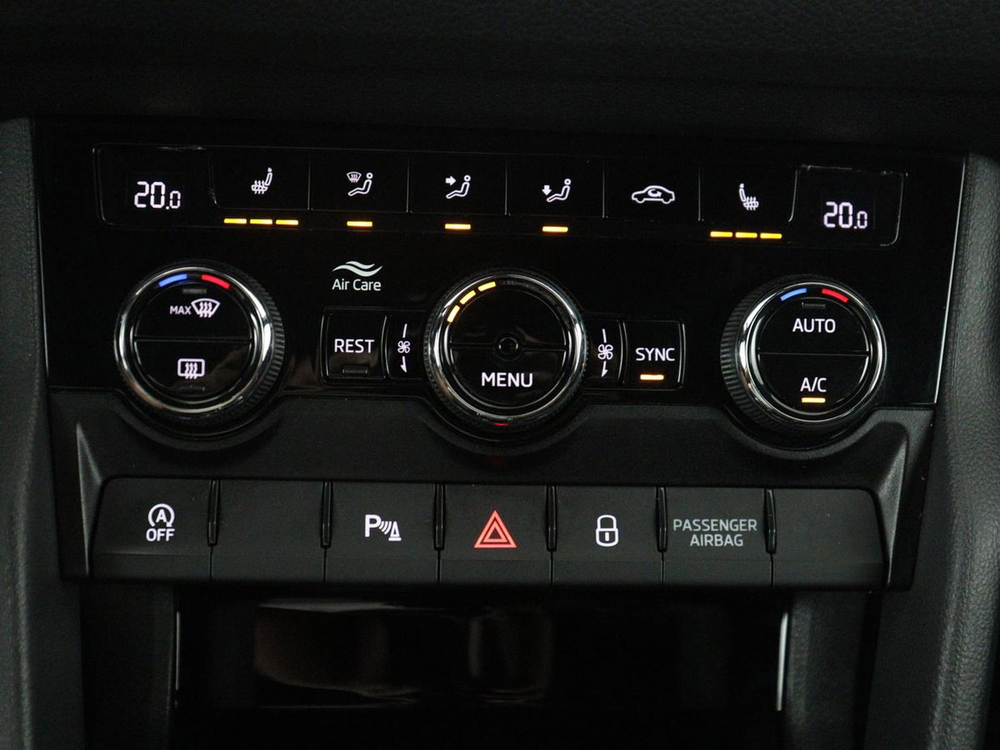 Škoda Kodiaq 1.5 TSI Sportline Business | Leder/alcantara | Memory | Cruise control | Stuur/stoel verwarming | Canton Sound | Carplay | Carplay | Camera | Park assist | Trekhaak | Elektrische achterklep
