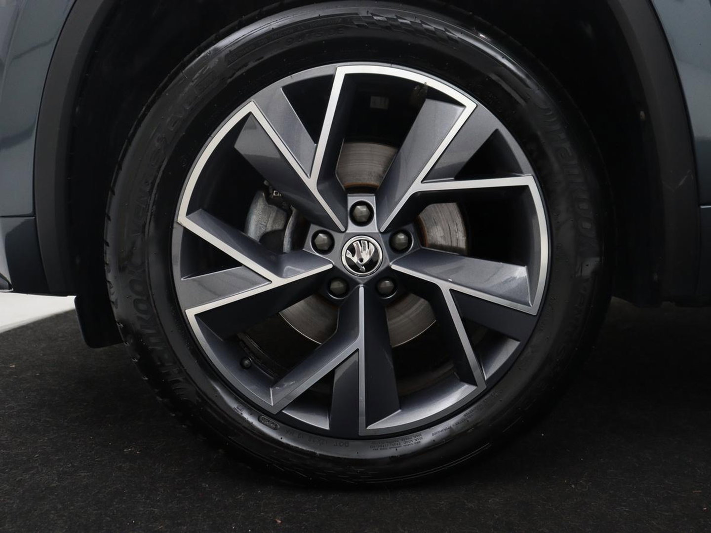 Škoda Kodiaq 1.5 TSI Sportline Business | Leder/alcantara | Memory | Cruise control | Stuur/stoel verwarming | Canton Sound | Carplay | Carplay | Camera | Park assist | Trekhaak | Elektrische achterklep