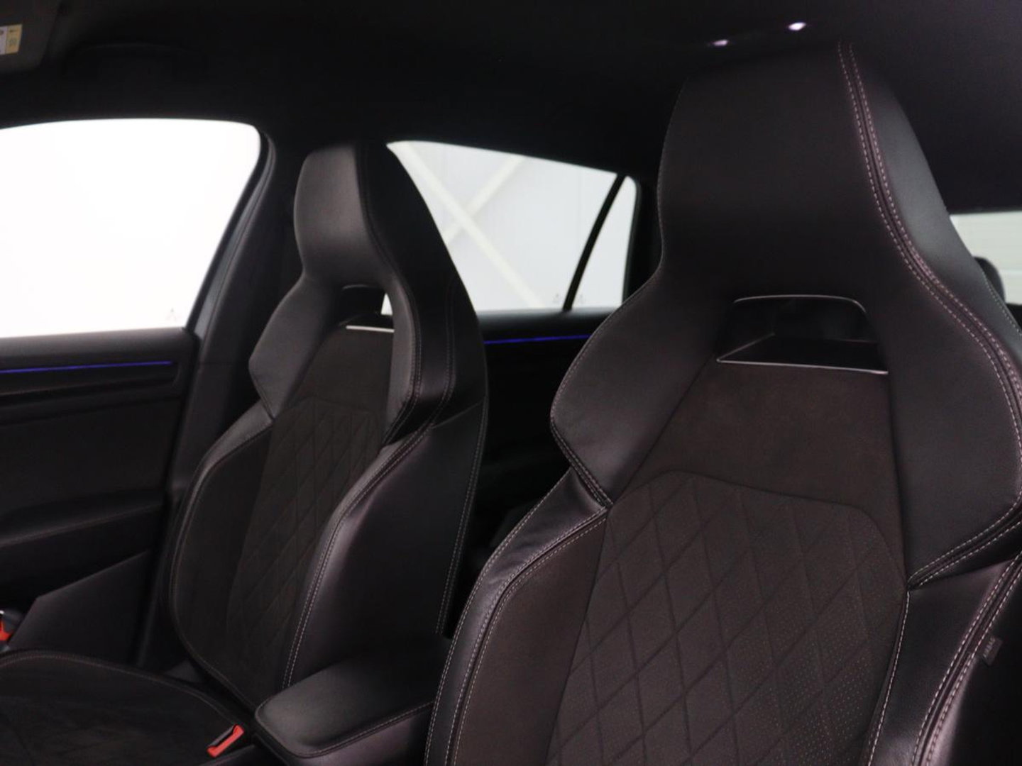 Škoda Kodiaq 1.5 TSI Sportline Business | Leder/alcantara | Memory | Cruise control | Stuur/stoel verwarming | Canton Sound | Carplay | Carplay | Camera | Park assist | Trekhaak | Elektrische achterklep