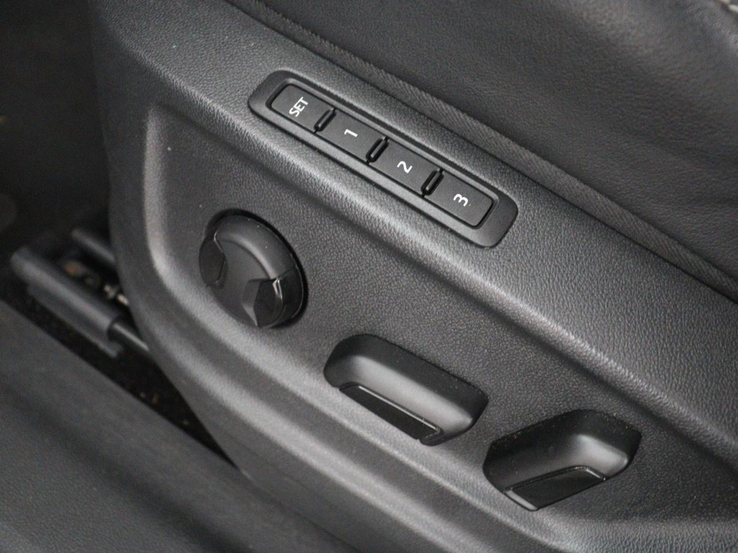 Škoda Kodiaq 1.5 TSI Sportline Business | Leder/alcantara | Memory | Cruise control | Stuur/stoel verwarming | Canton Sound | Carplay | Carplay | Camera | Park assist | Trekhaak | Elektrische achterklep