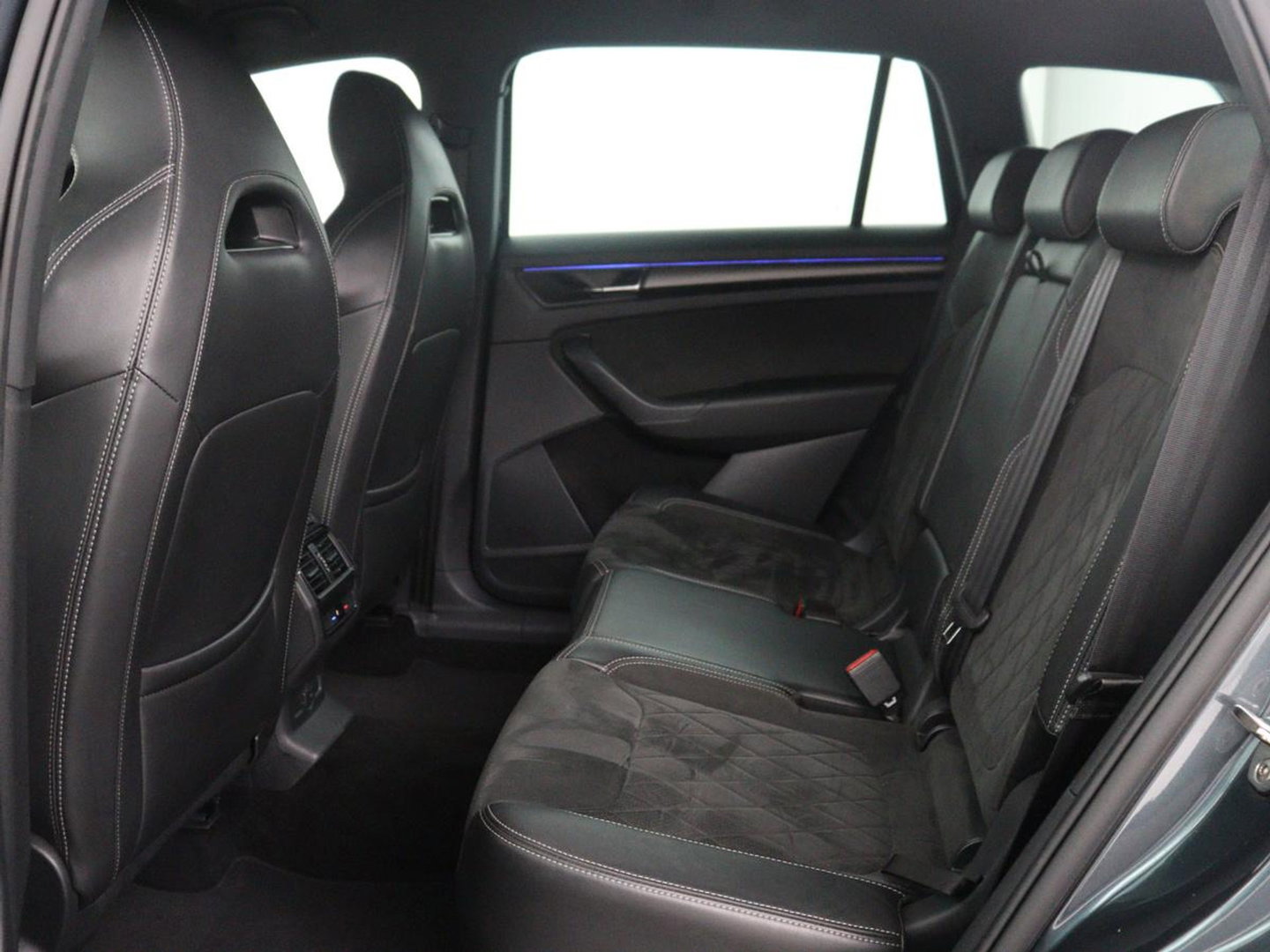 Škoda Kodiaq 1.5 TSI Sportline Business | Leder/alcantara | Memory | Cruise control | Stuur/stoel verwarming | Canton Sound | Carplay | Carplay | Camera | Park assist | Trekhaak | Elektrische achterklep