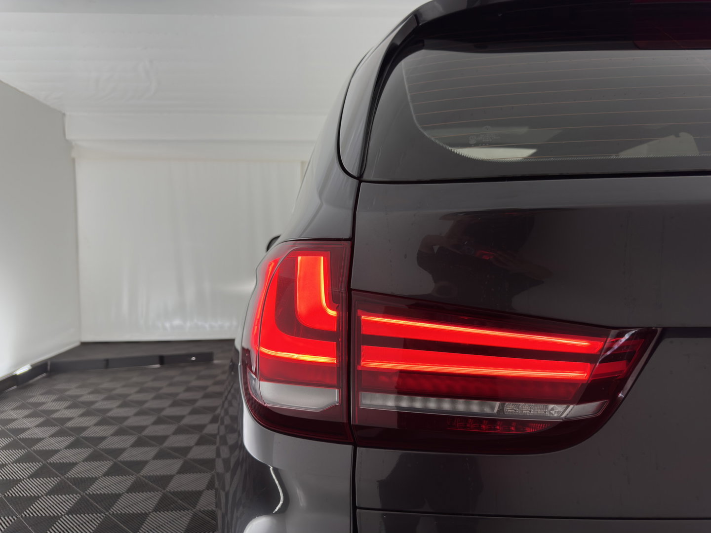 BMW X5 sDrive25d High Executive Aut. *PANO | LEATHER | FULL-LED | MEMORY-PACK | HIFI-SOUND | HEATED-COMFORTSEATS | NAVI-FULLMAP | SHIFT-PADDLES | PRIVACY-GLASS | AMBIENT-LIGHT | ECC | PDC | CRUISE | 19''ALU | TOWBAR*