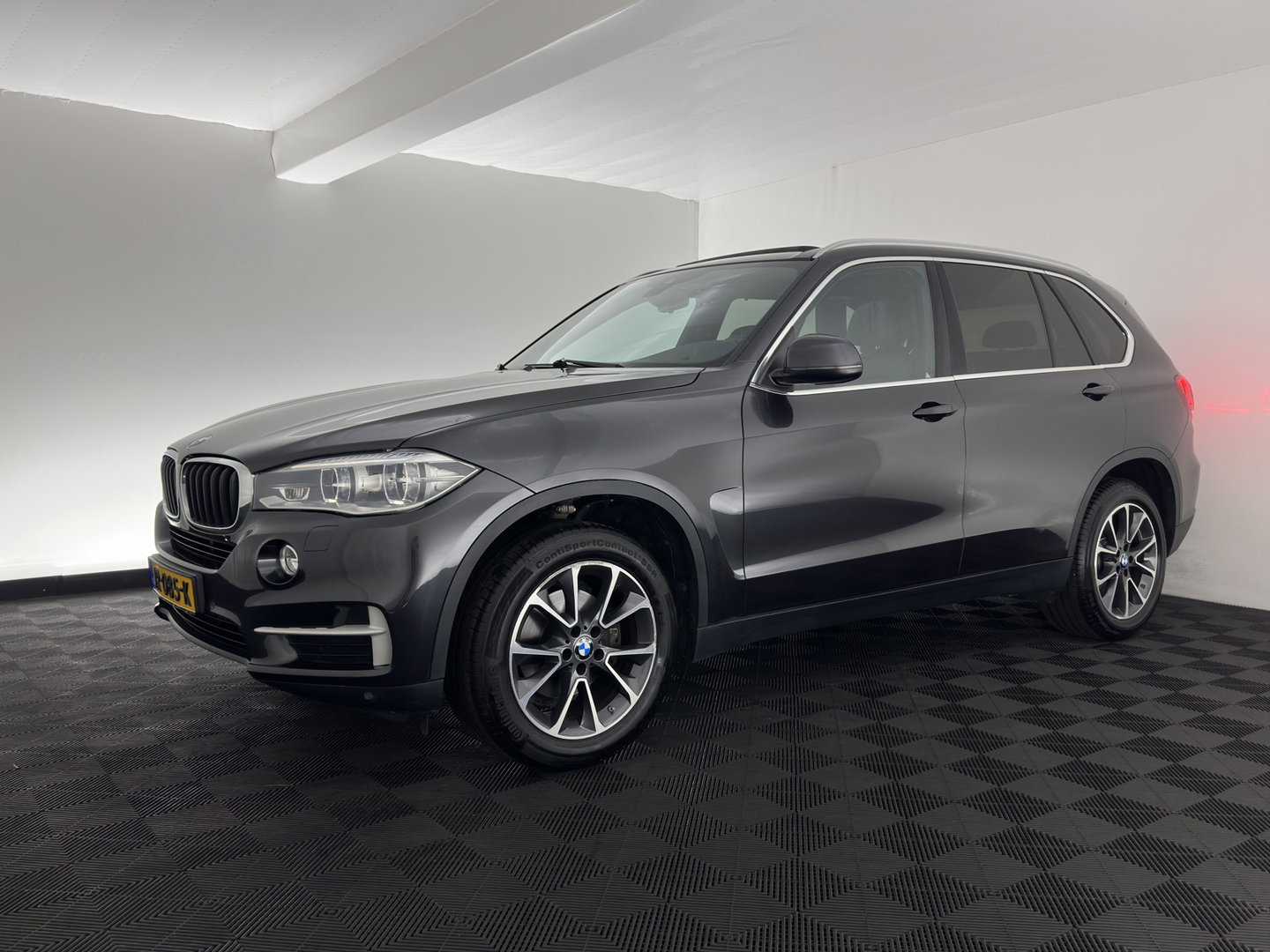 BMW X5 sDrive25d High Executive Aut. *PANO | LEATHER | FULL-LED | MEMORY-PACK | HIFI-SOUND | HEATED-COMFORTSEATS | NAVI-FULLMAP | SHIFT-PADDLES | PRIVACY-GLASS | AMBIENT-LIGHT | ECC | PDC | CRUISE | 19''ALU | TOWBAR*