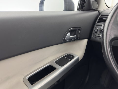 Volvo C30 1.6D S/S Kinetic *PANO | LEATHER | HEATED-COMFORTSEATS | NAVI-FULLMAP | ECC | PDC | CRUISE | 17''ALU*