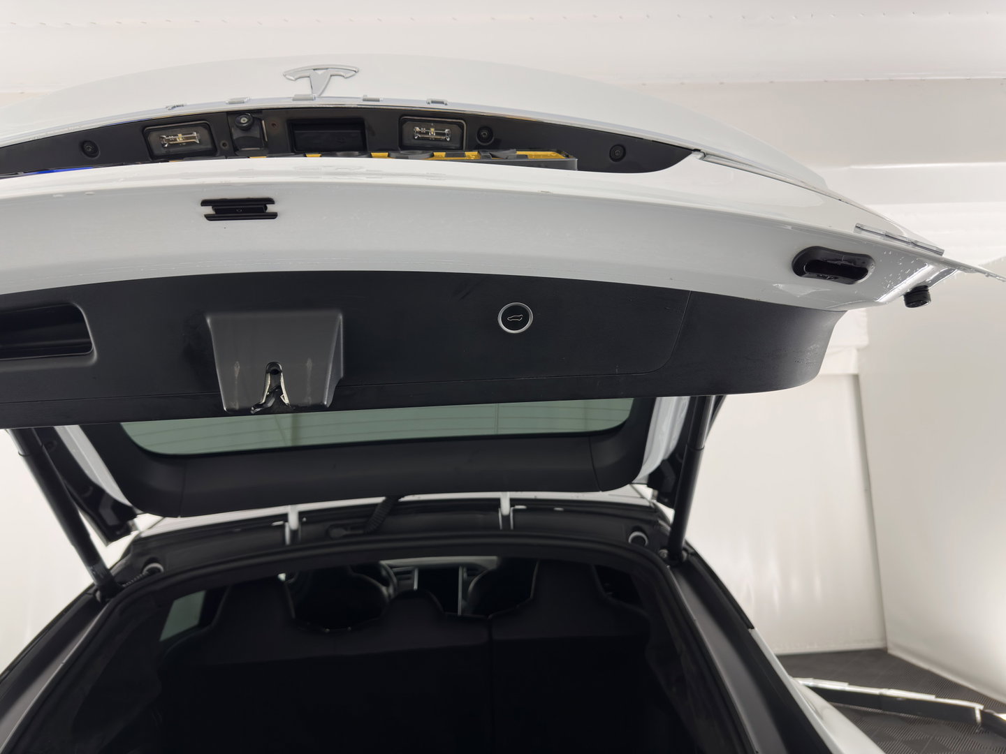 Tesla Model X 90D Base [3-Fase-11kW] (INCL.BTW) Aut. *PANO-WINDOW | AUTOPILOT | LEATHER | NAVI-FULLMAP | FULL-LED | AIRSUSPENSION | DIGI-COCKPIT | CCS-FASTLOADER | KEYLESS | DAB+ | HEATED-SPORTSEATS | PRIVACY-GLASS | 20"ALU*