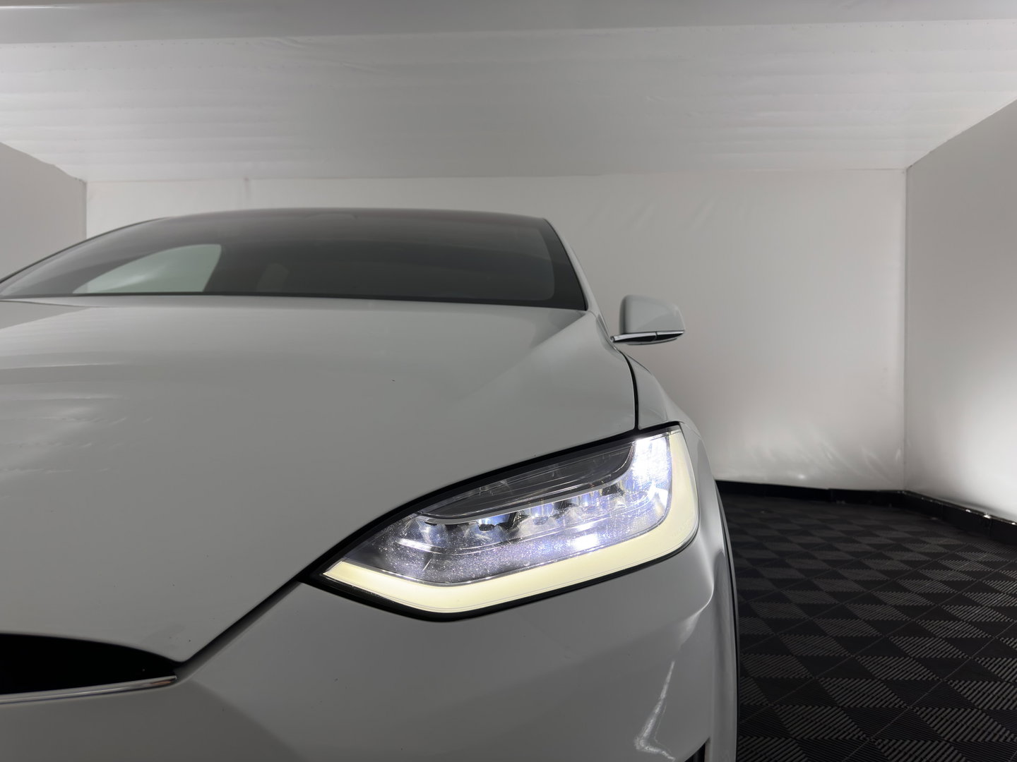 Tesla Model X 90D Base [3-Fase-11kW] (INCL.BTW) Aut. *PANO-WINDOW | AUTOPILOT | LEATHER | NAVI-FULLMAP | FULL-LED | AIRSUSPENSION | DIGI-COCKPIT | CCS-FASTLOADER | KEYLESS | DAB+ | HEATED-SPORTSEATS | PRIVACY-GLASS | 20"ALU*