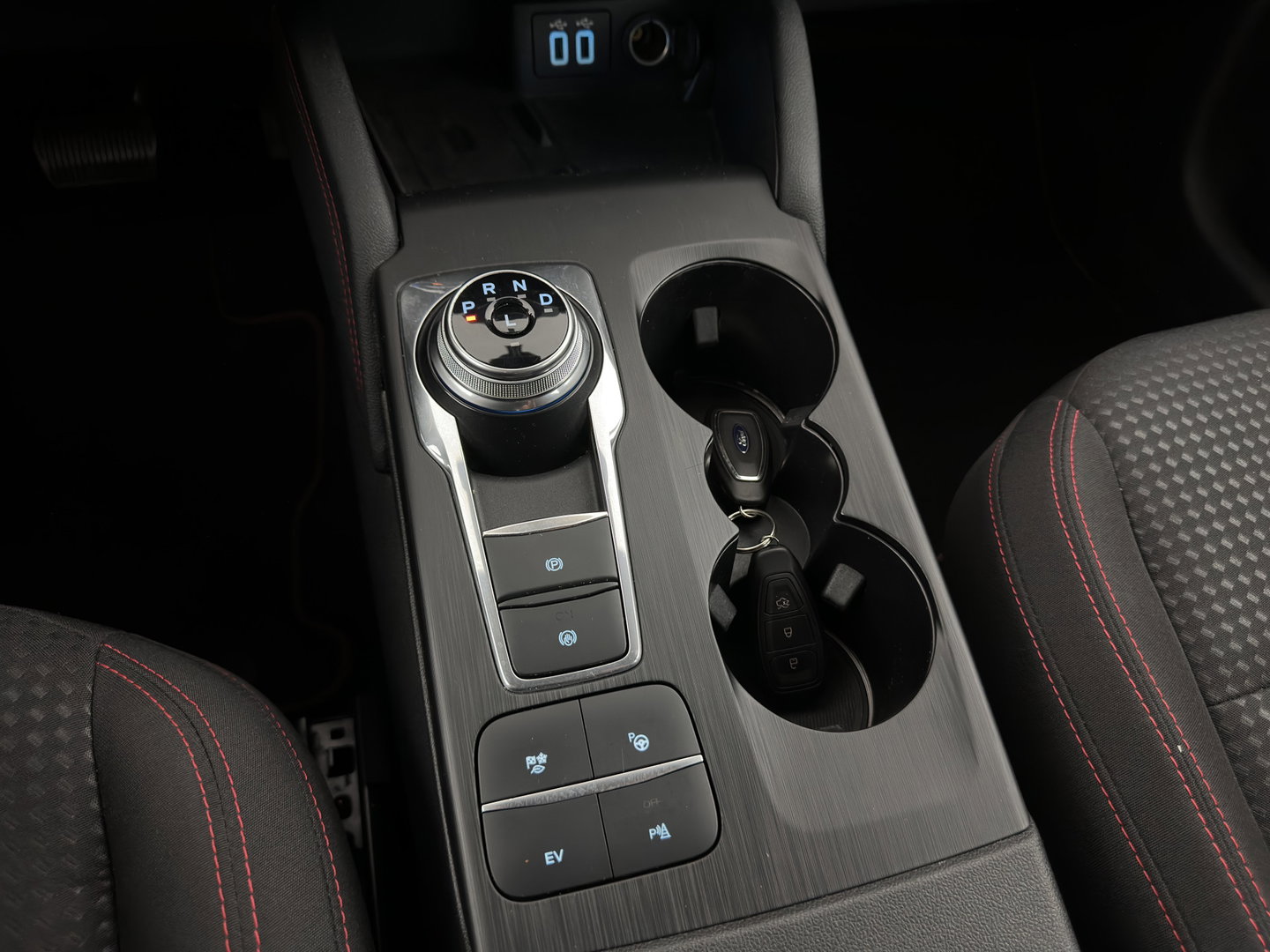 Ford Kuga 2.5 PHEV ST-Line (Plug-In) {SoH-86%} (INCL-BTW) Aut. *DIGI-COCKPIT | ADAPTIVE-CRUISE | BLINDSPOT | FULL-LED | KEYLESS | DAB | CARPLAY | NAVI-FULLMAP | HEATED-SPORTSEATS | PRIVACY-GLASS | 18"ALU*