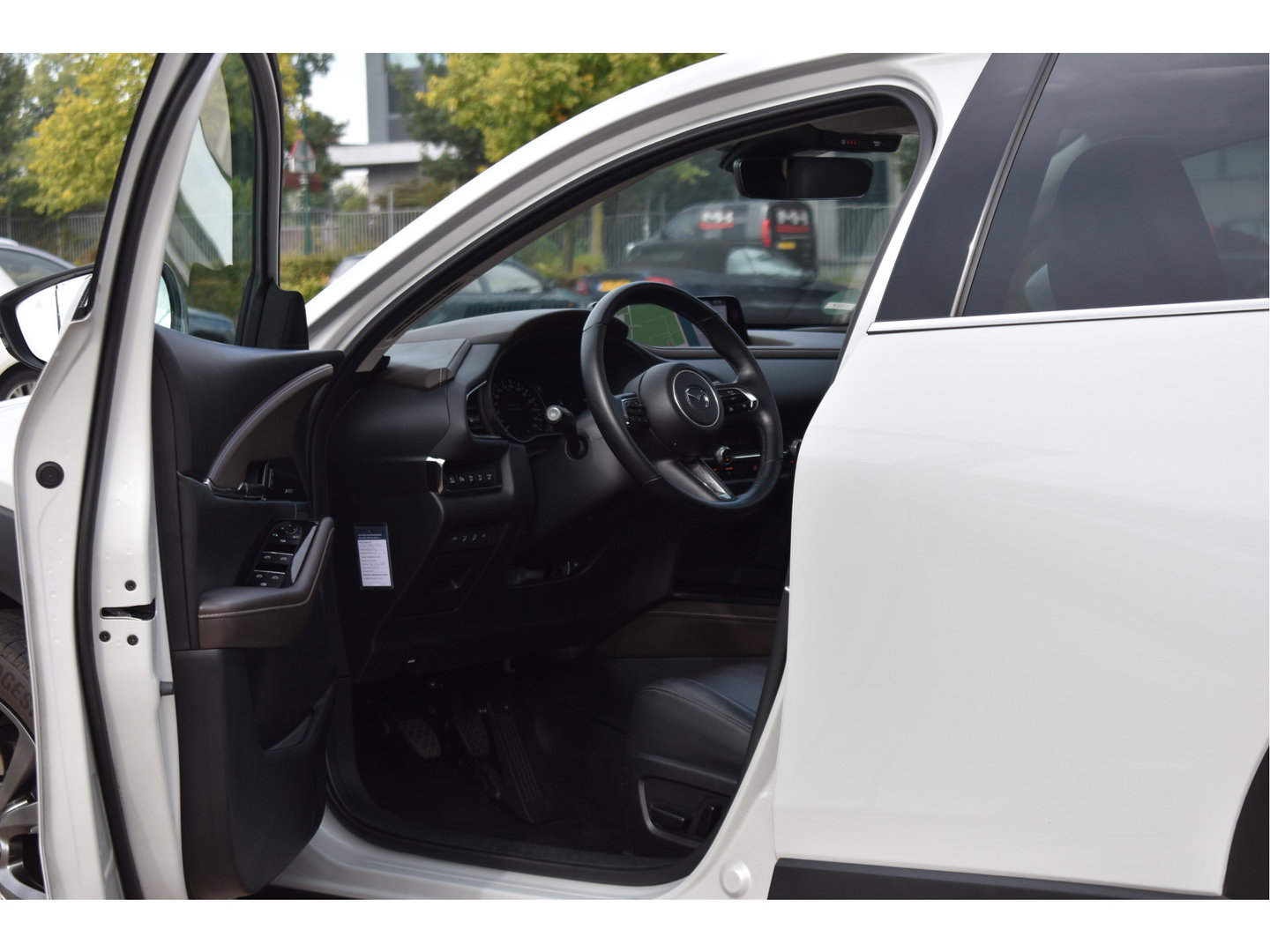 Mazda CX-30 2.0 e-SkyActiv-X M 186 pk Hybrid Exclusive-line | NL-Auto | HUD | Afn.trekhaak | Open dak | BOSE | 360 gr.camera | Keyless | Memorystoel | Full LED