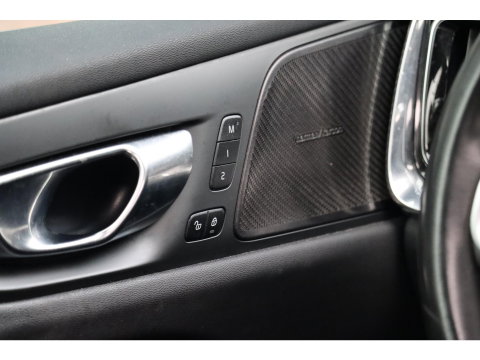 Volvo V60 2.0 T8 Recharge AWD R-Design Panoramadak