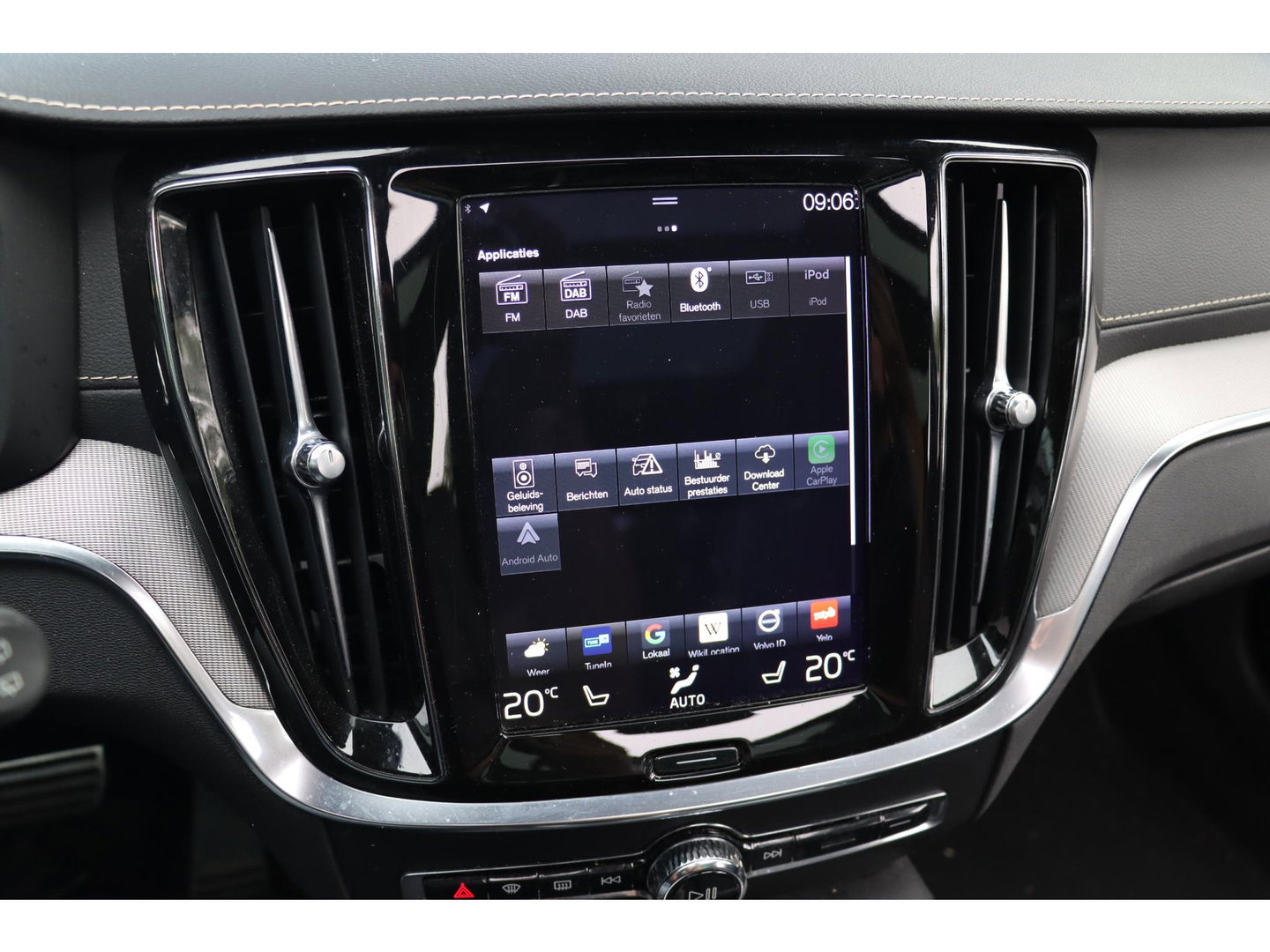 Volvo V60 2.0 T8 Recharge AWD R-Design Panoramadak