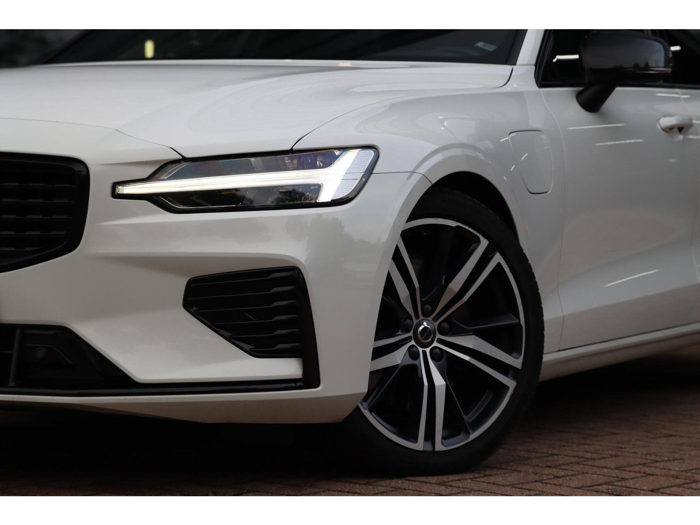Volvo V60 2.0 T8 Recharge AWD R-Design Panoramadak
