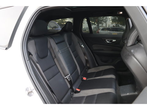 Volvo V60 2.0 T8 Recharge AWD R-Design Panoramadak