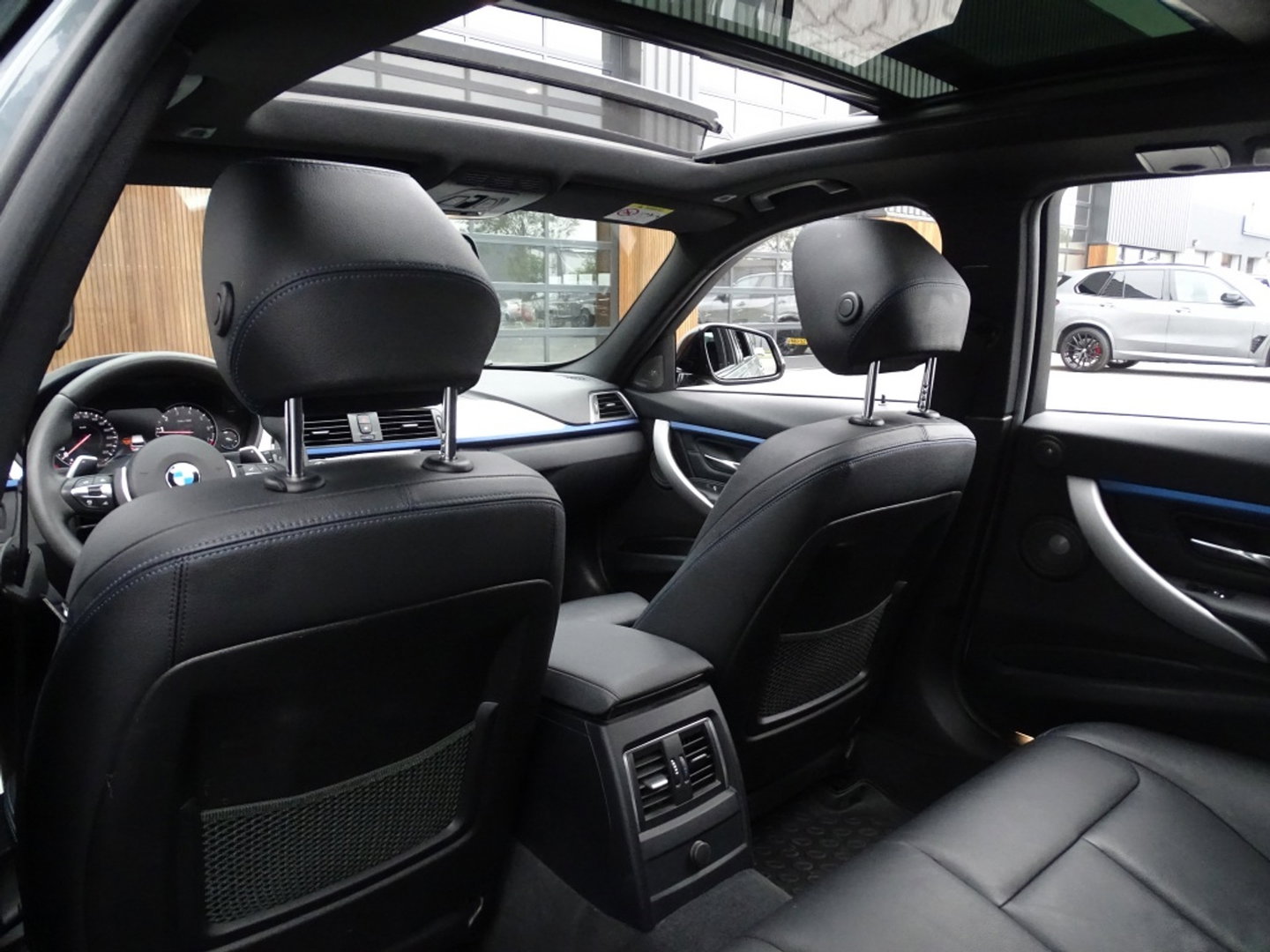 BMW 3 Serie Touring 340i 327PK M-sport / individual / Harman Kardon / ACC / Pano / Head-Up
