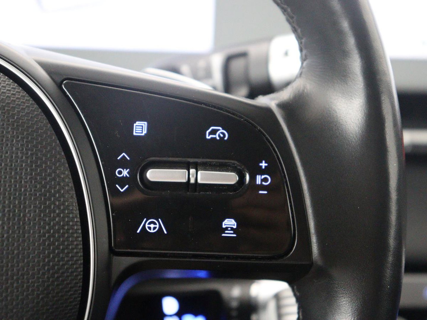 Hyundai IONIQ 5 Connect+ 77.4 kWh | SOH 95,1% | Half leder | Adaptive cruise | 360 camera | Park assist | Stuur/stoelverwarming | Carplay | Climate control | Elektrische achterklep