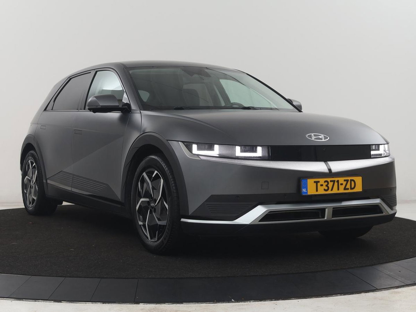 Hyundai IONIQ 5 Connect+ 77.4 kWh | SOH 95,1% | Half leder | Adaptive cruise | 360 camera | Park assist | Stuur/stoelverwarming | Carplay | Climate control | Elektrische achterklep