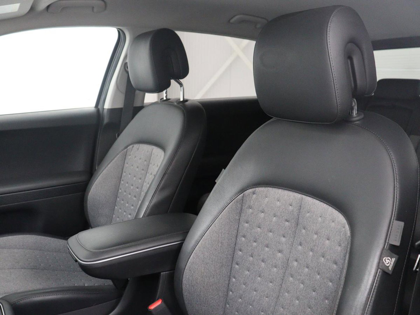 Hyundai IONIQ 5 Connect+ 77.4 kWh | SOH 95,1% | Half leder | Adaptive cruise | 360 camera | Park assist | Stuur/stoelverwarming | Carplay | Climate control | Elektrische achterklep