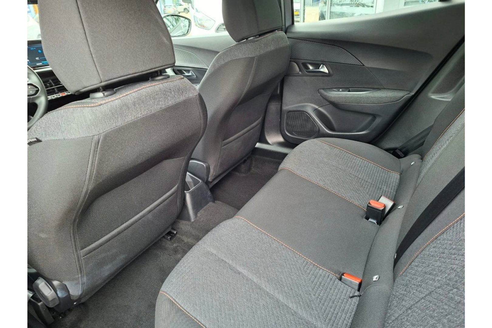 Peugeot 2008 1.2 HYBRIDE 136 STYLE AUTOMAAT AIRCO PDC CARPLAY