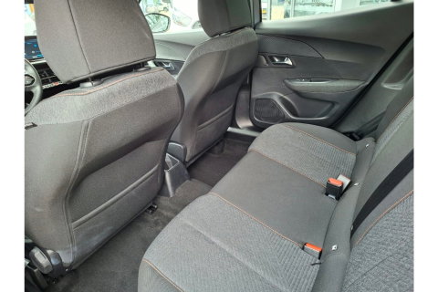 Peugeot 2008 1.2 HYBRIDE 136 STYLE AUTOMAAT AIRCO PDC CARPLAY