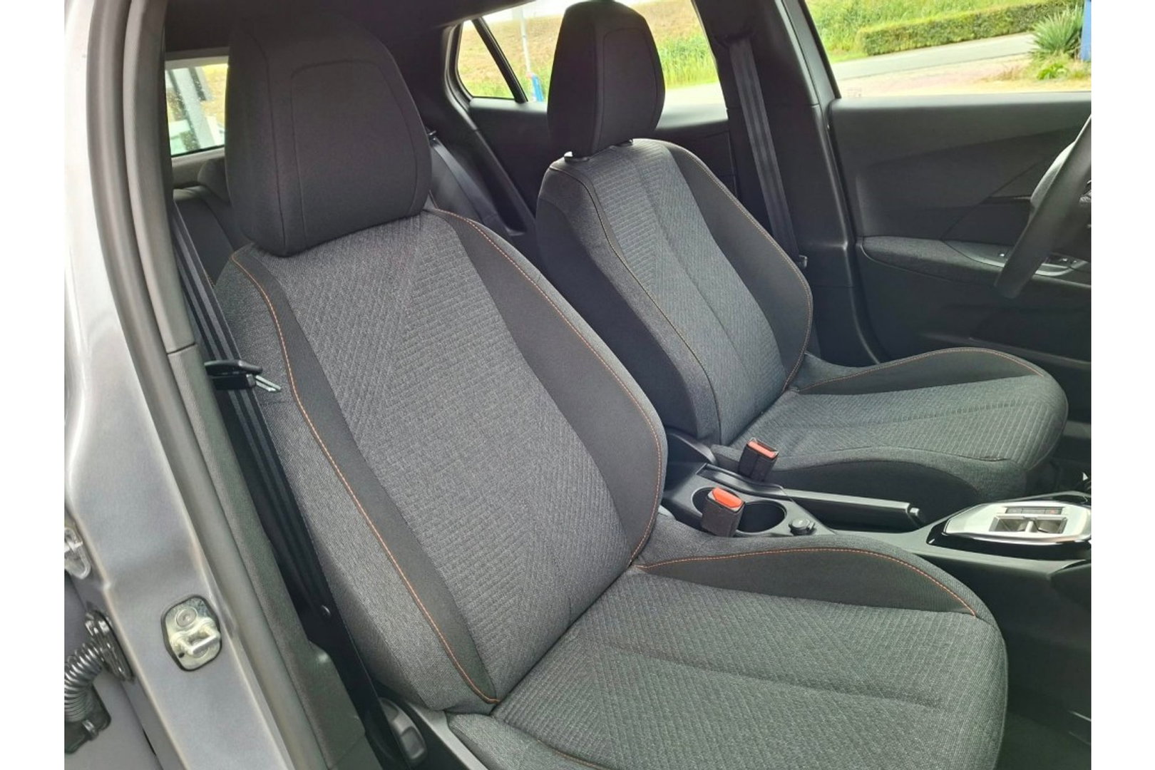 Peugeot 2008 1.2 HYBRIDE 136 STYLE AUTOMAAT AIRCO PDC CARPLAY